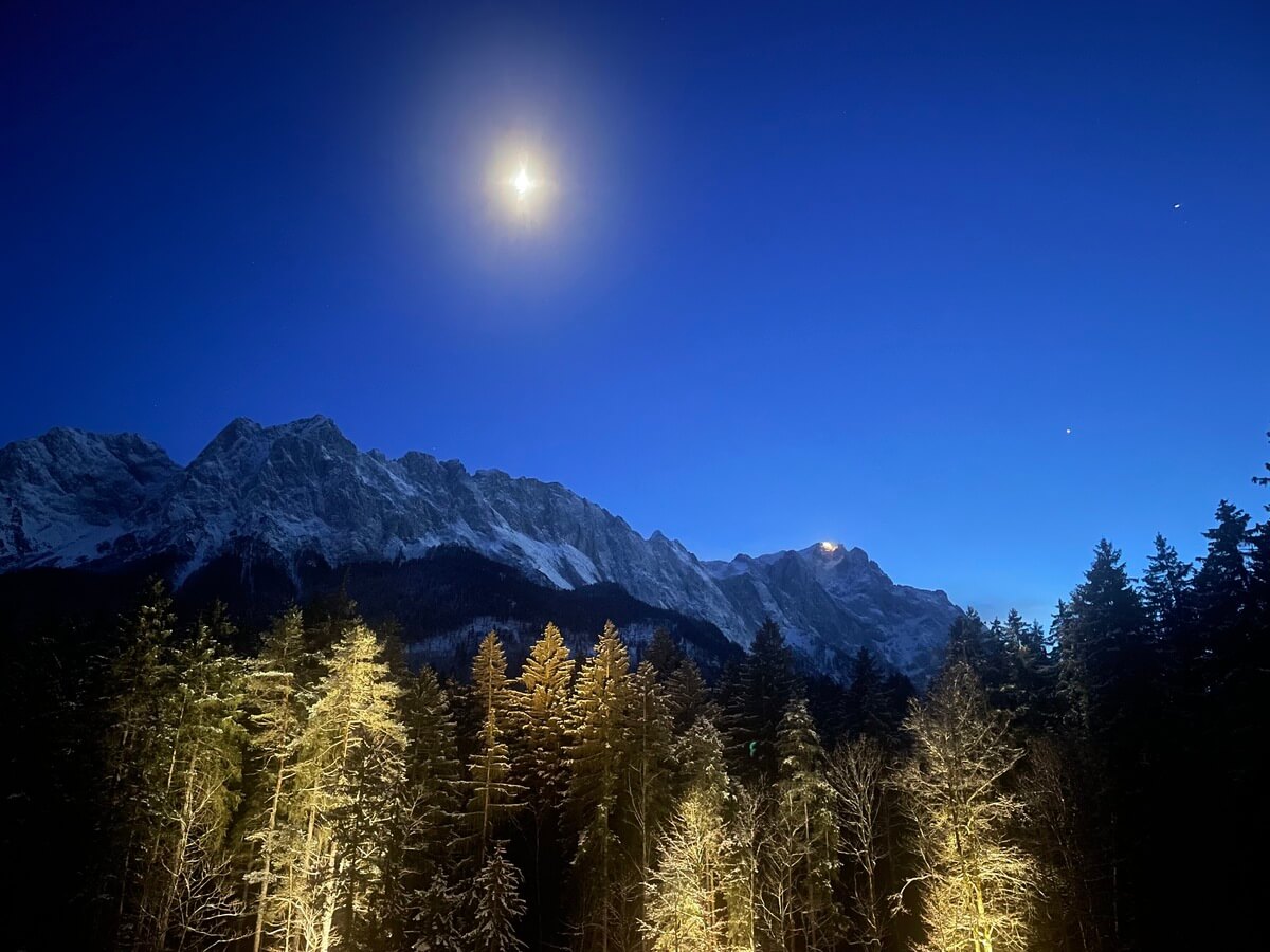 La estrella al lado de la luna, ¿Qué es realmente